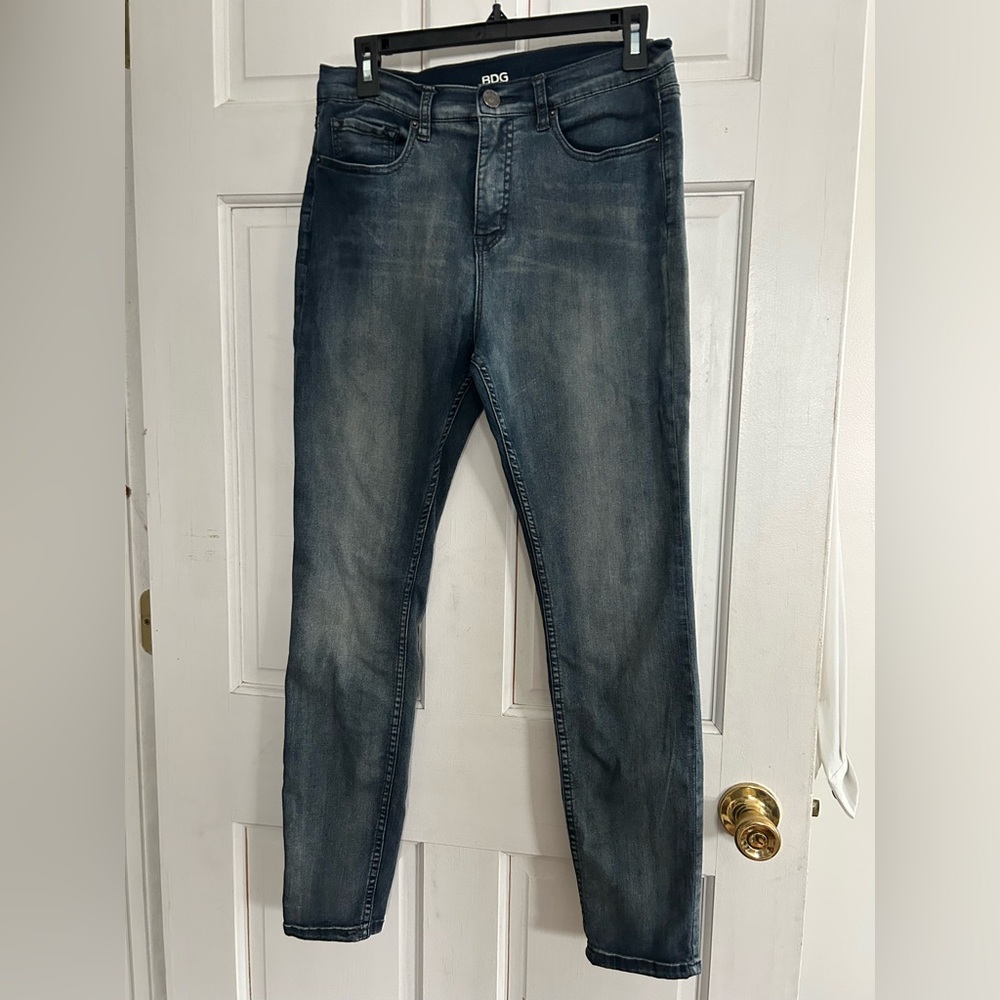 BDG by Urban Outfitters Women’s Dark Wash Skinny Jeans. High Waist. Size 30